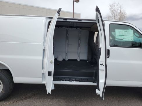 New 2026 GMC Savana 2500 Extended w/ Driver Convenience Package RWD image 10