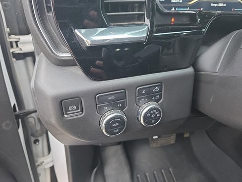 Used 2022 GMC Sierra 1500 SLT w/ SLT Convenience Package image 13