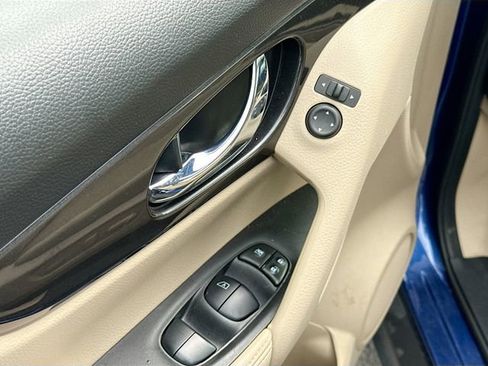 Used 2020 Nissan Rogue SV AWD/4WD image 19