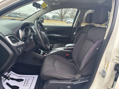 Used 2014 Dodge Journey SXT w/ Flexible Seating Group image 5