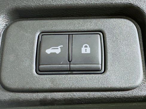 Used 2025 Nissan Rogue SV image 28