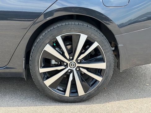 Used 2021 Nissan Altima 2.5 Platinum AWD/4WD image 11