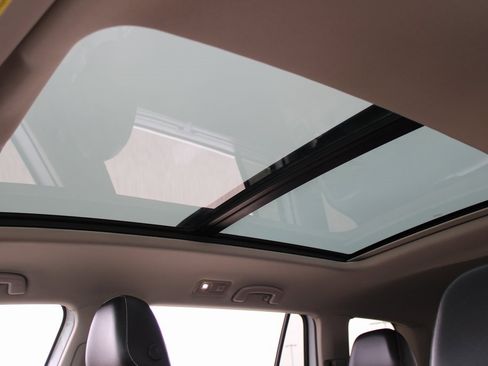 Certified 2021 Volkswagen Atlas SEL Premium image 21