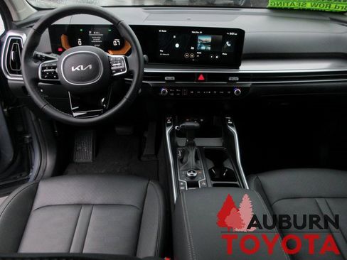 Used 2025 Kia Sorento S w/ Panoramic Sunroof Package image 10