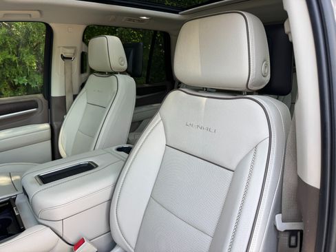 Used 2021 GMC Yukon Denali w/ Denali Ultimate Package AWD/4WD image 31