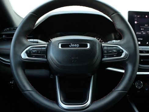 Used 2025 Jeep Compass Trailhawk w/ Trailhawk Convenience Group AWD/4WD image 32