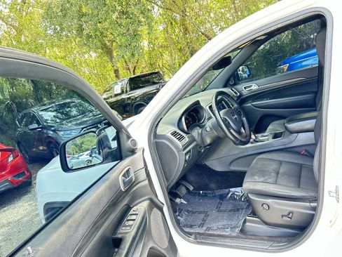Used 2019 Jeep Grand Cherokee Laredo RWD image 10