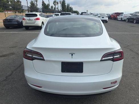 Used 2022 Tesla Model 3 Standard Range image 5