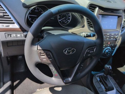 Used 2018 Hyundai Santa Fe SE FWD image 11