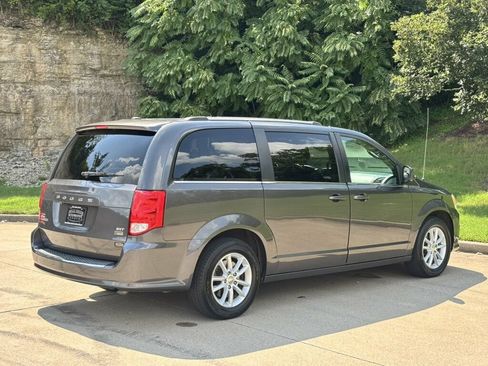 Used 2019 Dodge Grand Caravan SXT FWD image 4