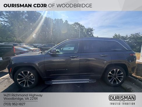 Used 2023 Jeep Grand Cherokee Overland AWD/4WD image 9
