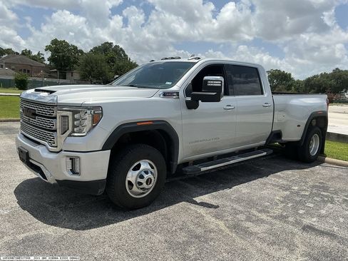 Used 2021 GMC Sierra 3500 Denali w/ Denali Ultimate Package AWD/4WD image 4