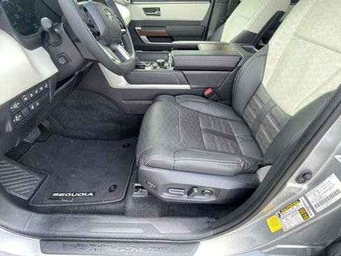 Used 2025 Toyota Sequoia Capstone AWD/4WD image 12