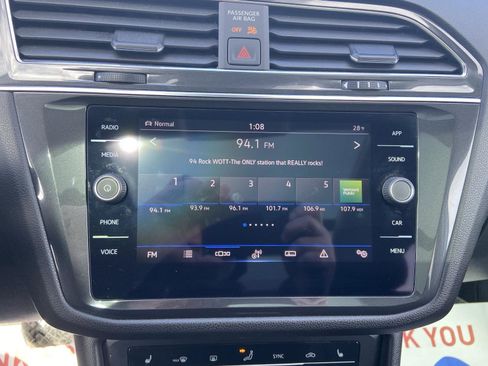 Used 2023 Volkswagen Tiguan SE w/ Panoramic Sunroof Package image 26