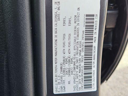 Used 2018 Toyota Tacoma SR AWD/4WD image 33