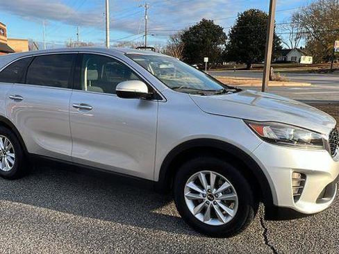 Used 2019 Kia Sorento L FWD image 3