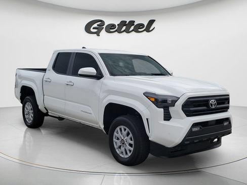 Used 2024 Toyota Tacoma SR5 w/ SR5 Upgrade Package AWD/4WD image 4