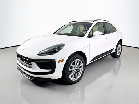 Used 2025 Porsche Macan image 1