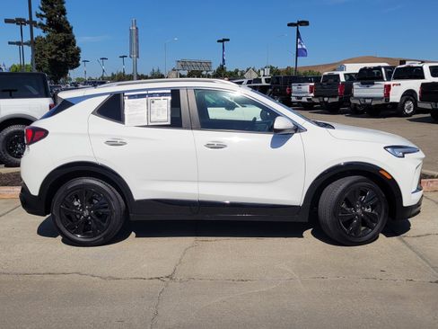 Used 2024 Buick Encore GX Sport Touring image 3