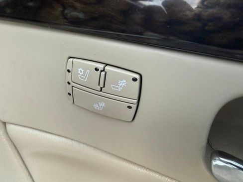 Used 2010 Cadillac DTS Luxury image 18