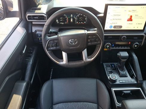 Used 2025 Toyota Tacoma Limited AWD/4WD image 12