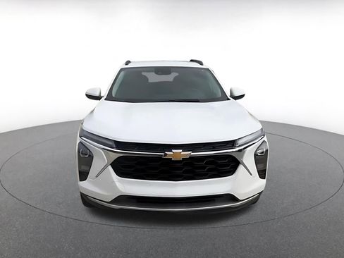 Used 2025 Chevrolet Trax LT FWD image 4