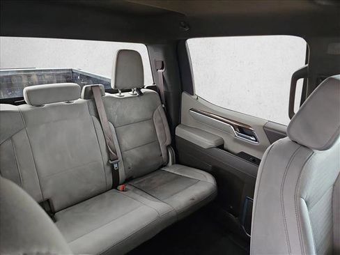 Used 2025 Chevrolet Silverado 1500 LT AWD/4WD image 7