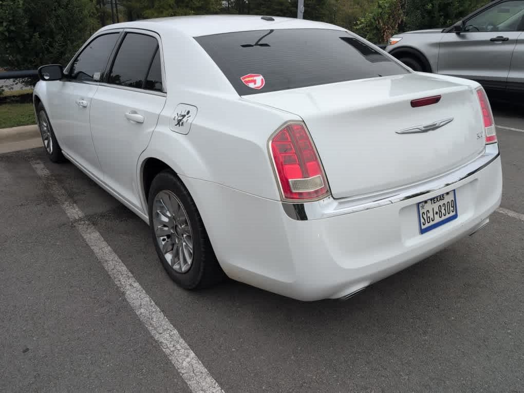 Used 2014 Chrysler 300 RWD image 5