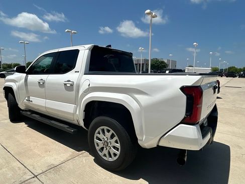 Used 2025 Toyota Tacoma SR5 AWD/4WD image 6
