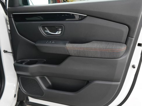 Used 2023 Honda Pilot Sport image 9