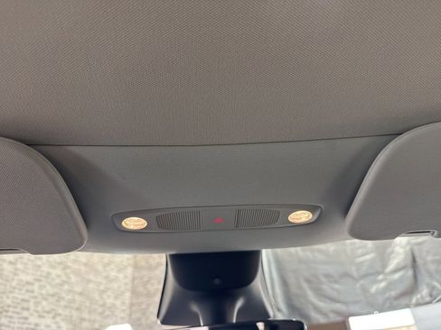 Used 2022 Tesla Model Y Long Range image 21