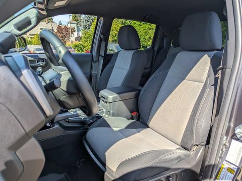 Used 2022 Toyota Tacoma TRD Sport AWD/4WD image 23