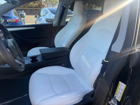 Used 2024 Tesla Model Y Long Range AWD/4WD image 11