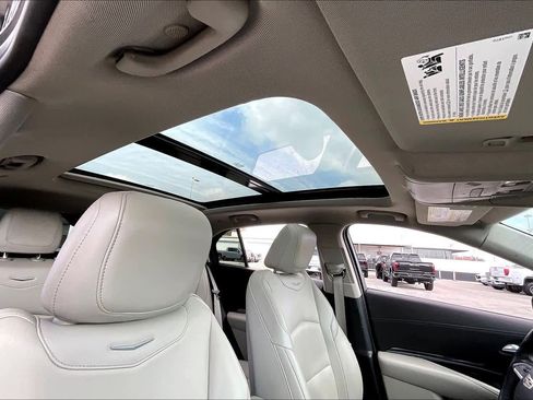 Used 2023 Cadillac XT4 Luxury w/ Cold Weather Package image 14