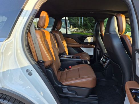 Used 2021 Lincoln Aviator Reserve w/ Equipment Group 202A AWD/4WD image 33