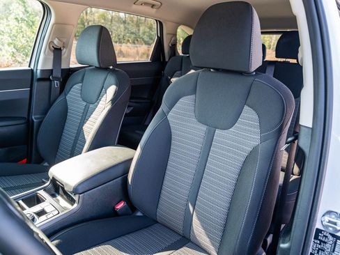 Used 2025 Kia Sorento LX image 21