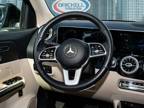 Used 2021 Mercedes-Benz GLA 250 w/ Premium Package image 22