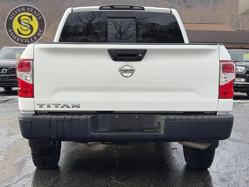 Used 2018 Nissan Titan S image 5