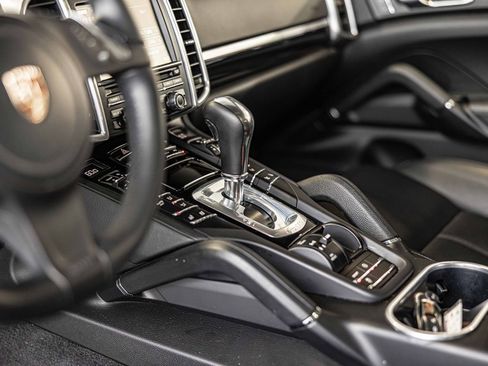 Used 2014 Porsche Cayenne Platinum Edition image 24
