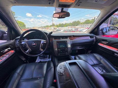 Used 2007 GMC Yukon XL SLT w/ SLT Preferred Equipment Group AWD/4WD image 19