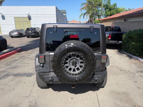 Used 2017 Jeep Wrangler Unlimited Sahara AWD/4WD image 12