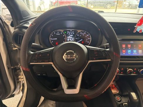 Used 2020 Nissan Kicks S FWD image 7