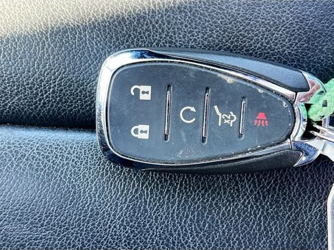 Used 2019 Chevrolet Traverse RS image 38