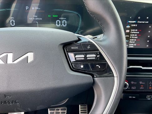 Used 2024 Kia Niro EX FWD image 23