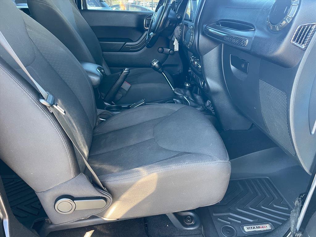 Used 2015 Jeep Wrangler Unlimited Sport w/ Connectivity Group AWD/4WD image 22