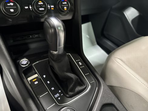 Used 2019 Volkswagen Tiguan SE w/ Panoramic Sunroof Package AWD/4WD image 27