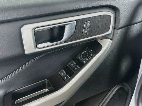 Used 2020 Ford Explorer XLT w/ Equipment Group 202A RWD image 15