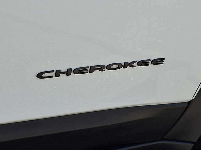 Used 2022 Jeep Cherokee Trailhawk AWD/4WD image 30