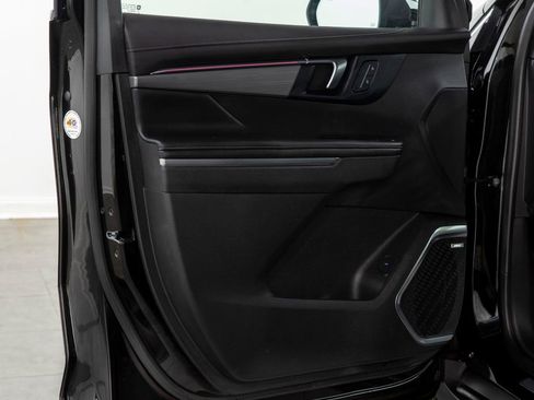 Used 2025 Buick Enclave Preferred image 6