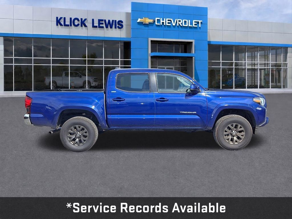 Used 2022 Toyota Tacoma SR5 AWD/4WD image 9